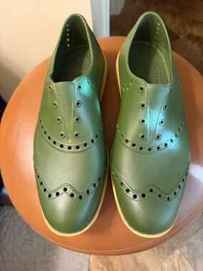 Men's Green Athletic Wingtip Slip-On Shoes